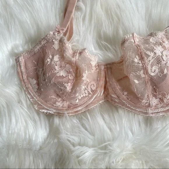 Velour Victoria’s Secret Bra - Picture 2 of 9